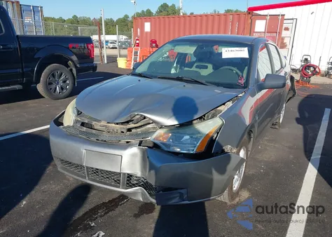 2008 Ford Focus Se/Ses z USA, uszkodzony, nr VIN 1FAHP35N18W199806